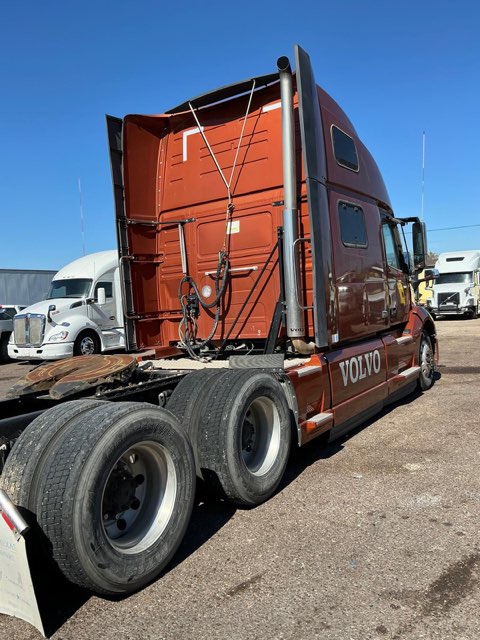 2022 Volvo Trucks VNL 64T860 Sleeper – D13, I-Shift, 6x4, - Image 4