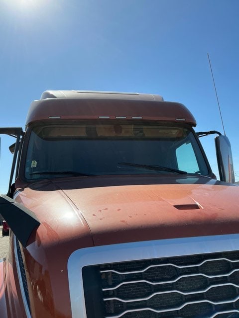 2022 Volvo Trucks VNL 64T860 Sleeper – D13, I-Shift, 6x4, - Image 8