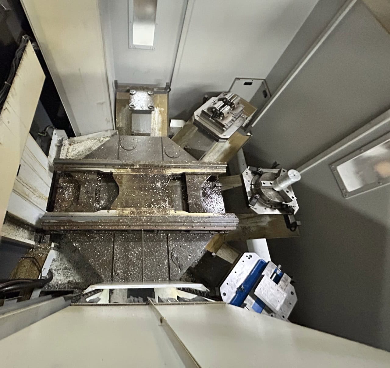 Mori Seiki NMV 5000 DCG, 2010 - 5 Axis, Spindle Probe, Coolant Thru Spindle - Image 9