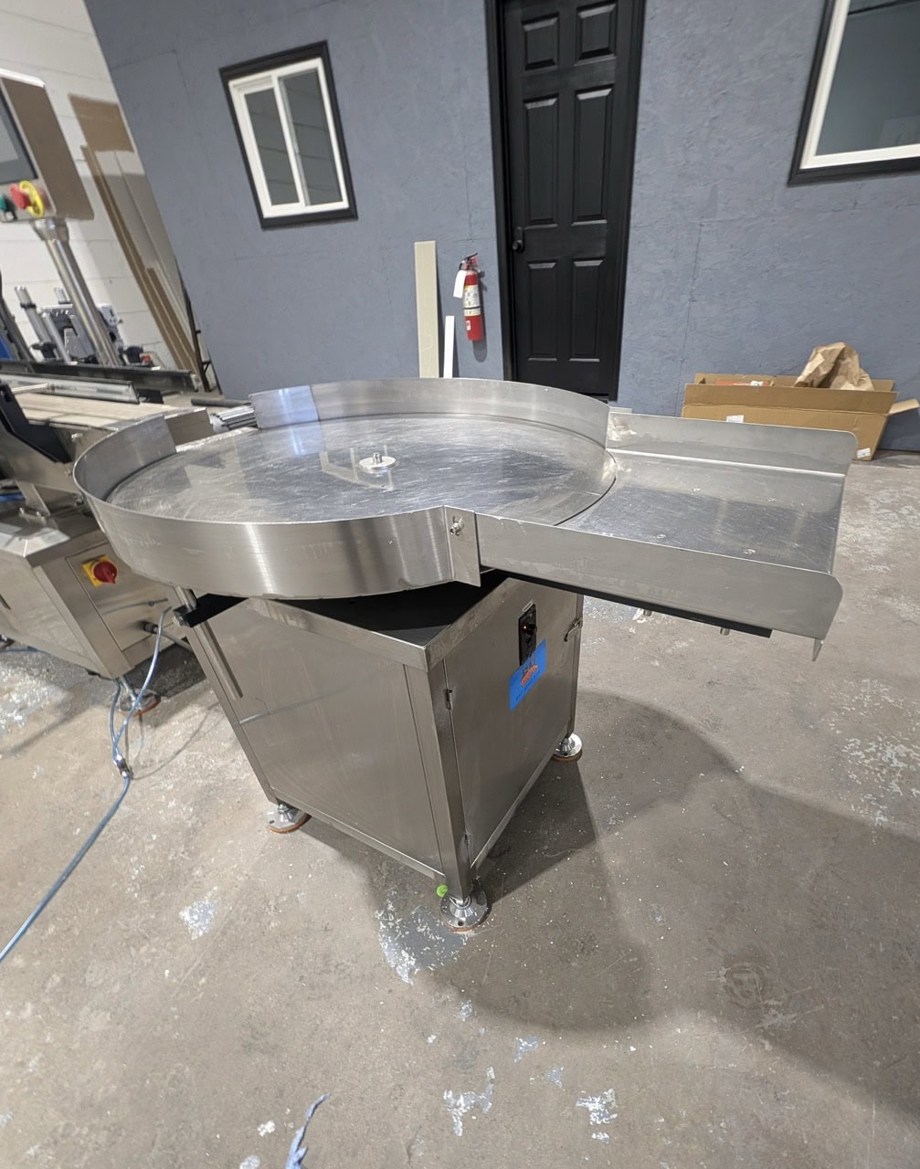 Liquid Filling Line with Automatic 4 Nozzle Servo Gear Pump Filler, Lid Presser, Labeler, Turntables, and Conveyors, 2024 - Image 16