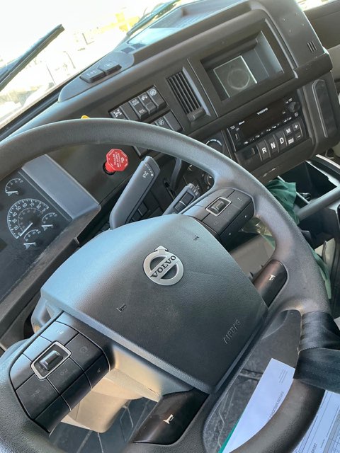 2022 Volvo Trucks VNL 64T860 Sleeper – D13, I-Shift, 6x4, - Image 10