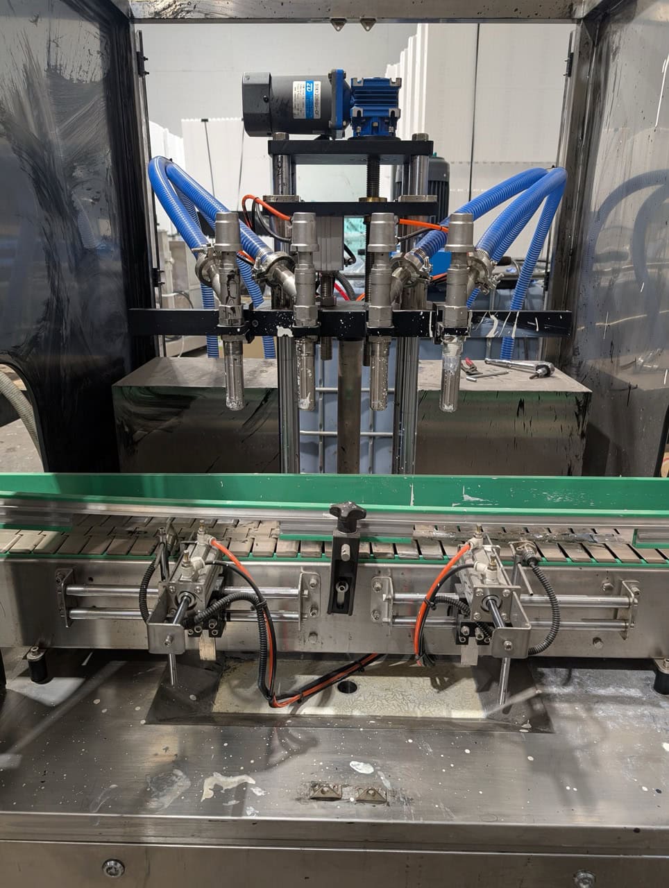Liquid Filling Line with Automatic 4 Nozzle Servo Gear Pump Filler, Lid Presser, Labeler, Turntables, and Conveyors, 2024 - Image 4