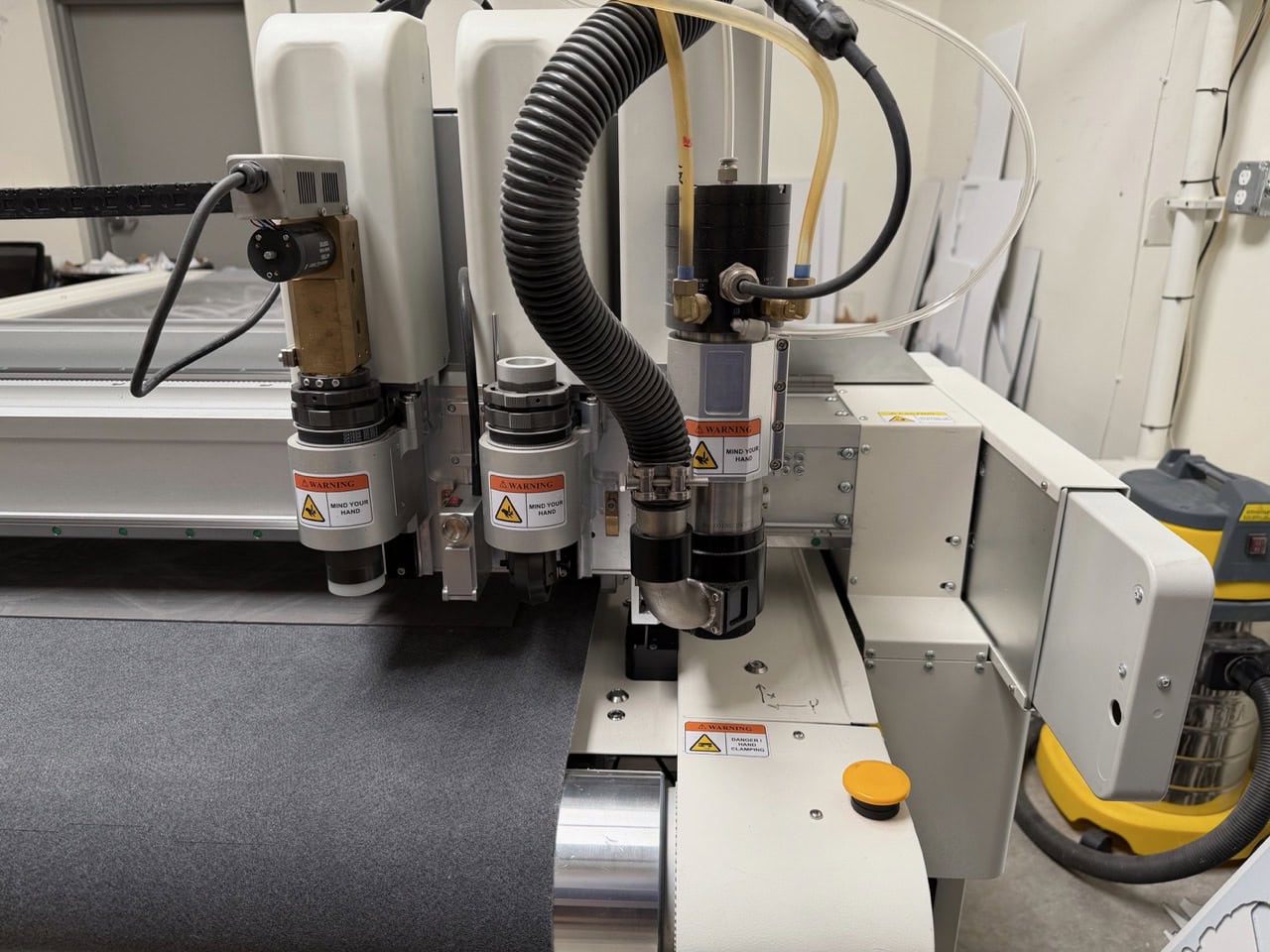 Apex Plus 2516 Digital Flatbed Cutter CNC, 2021 - Dual Cutting Heads, Auto Tool Calibration - Image 3