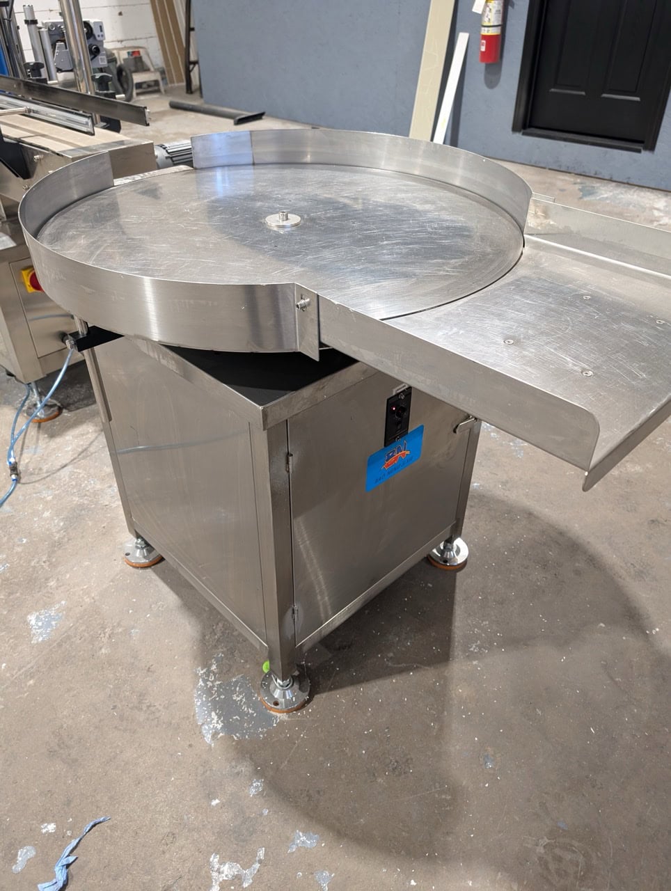 Liquid Filling Line with Automatic 4 Nozzle Servo Gear Pump Filler, Lid Presser, Labeler, Turntables, and Conveyors, 2024 - Image 7