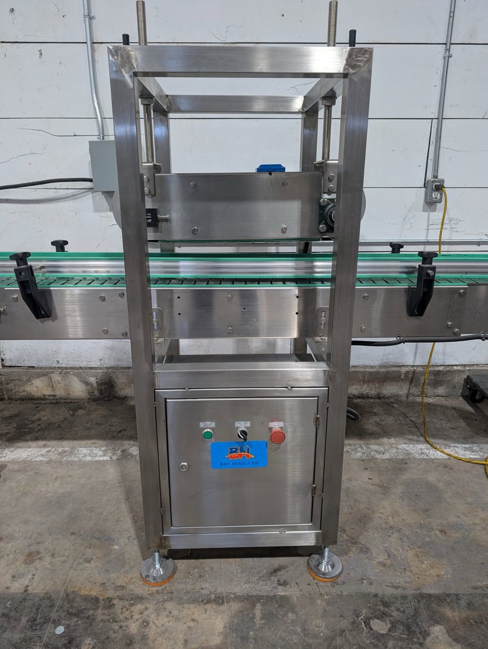 Liquid Filling Line with Automatic 4 Nozzle Servo Gear Pump Filler, Lid Presser, Labeler, Turntables, and Conveyors, 2024 - Image 8