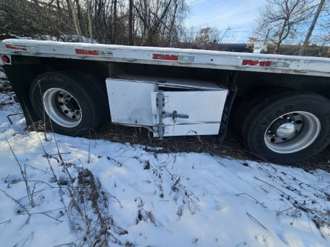 2013 Utility 53′ Flatbed Trailer — Air Ride, Tandem Axle - Image 2