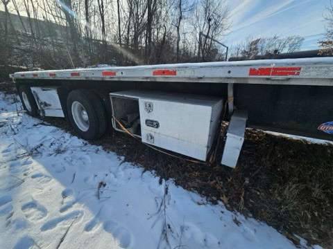 2013 Utility 53′ Flatbed Trailer — Air Ride, Tandem Axle - Image 3