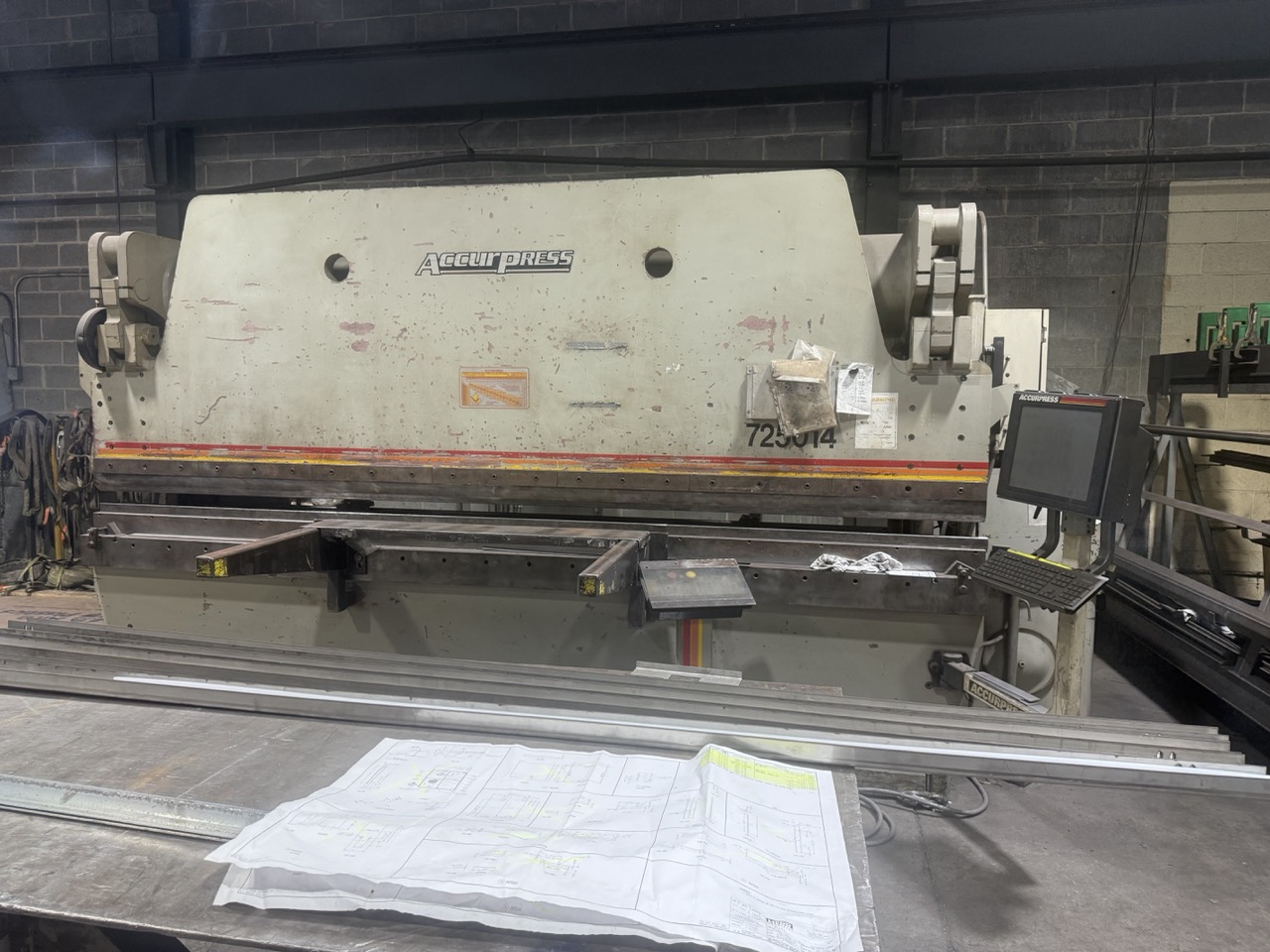 250 x 14' Accurpress 725014 CNC Press Brake, 2000 - ETS 3000