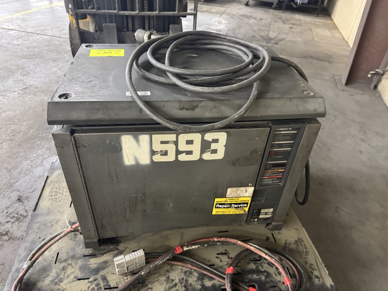 Drexel SL44/4 4,400 Lb Capacity Electric Forklift, Swing Reach Mast, Narrow Aisle - Image 10