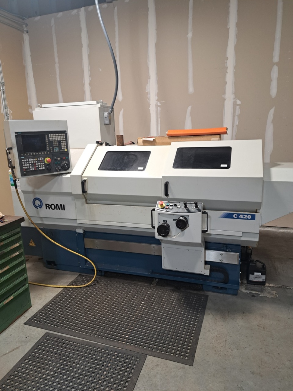 Romi C-420 Combination Manual & CNC Lathe, 2024 - 8" Chuck, Hand Wheels, Conversational Control