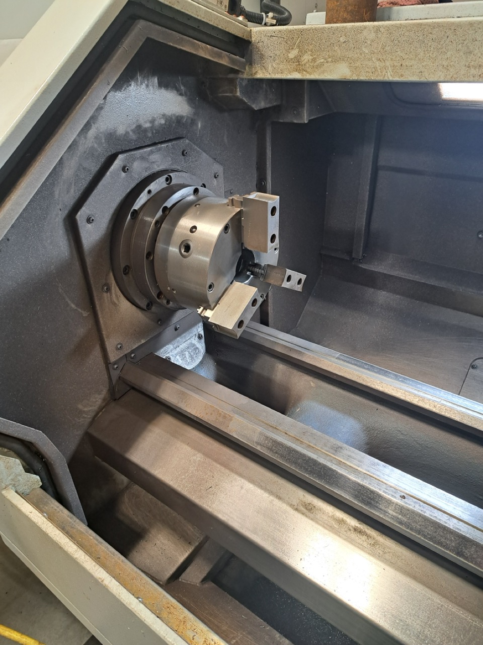 Romi C-420 Combination Manual & CNC Lathe, 2024 - 8" Chuck, Hand Wheels, Conversational Control - Image 3
