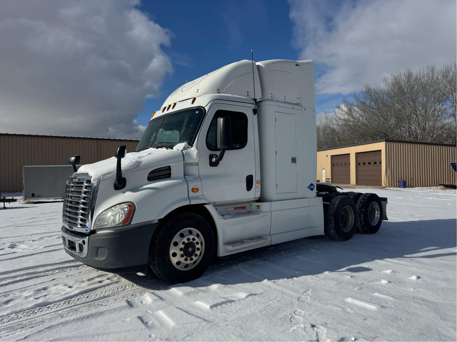 2015 Freightliner Cascadia Day Cab LNG - Cummins ISX12 G 400 HP, 10 Speed, Natural Gas Tractor - Image 2