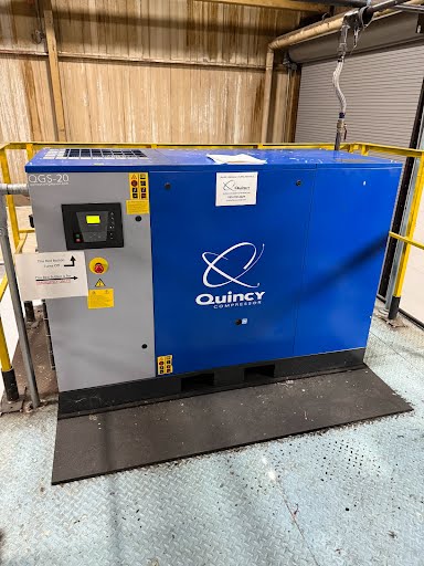 20 HP Quincy QGS‑20 Rotary Screw Air Compressor, 2015 - 125 PSI, 82 CFM, 2200 hours - Image 2