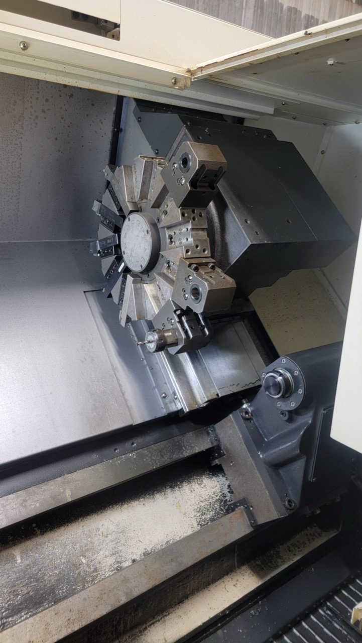 Hyundai Wia HD 2200 CNC Lathe, 2018 - 8" Chuck, Rigid Tapping, Chip Conveyor - Image 2