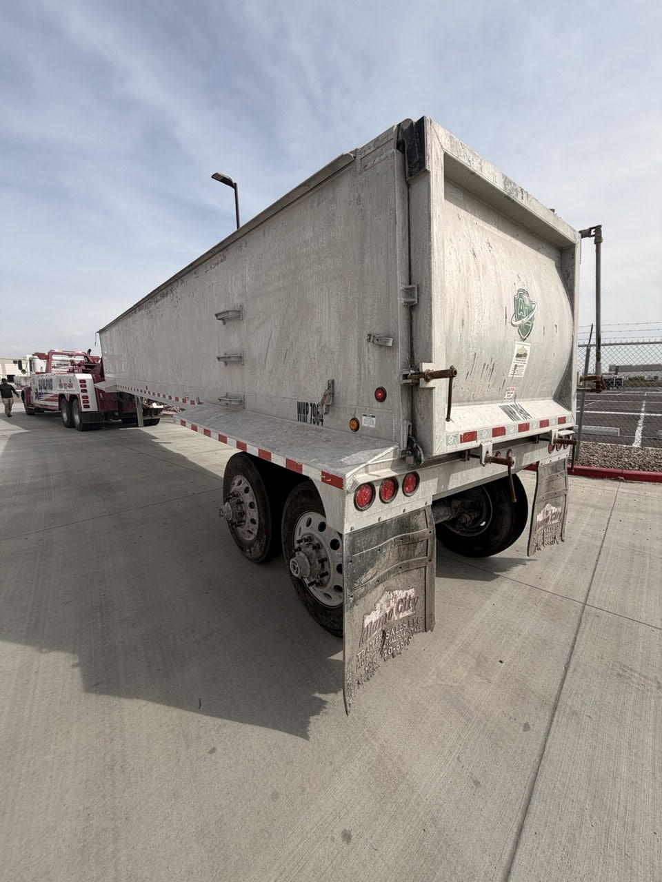 2024 Armor Lite 39' Aluminum End Dump Trailer – Frameless – Air Ride – High Lift Gate – Lightweight Spec - Image 2