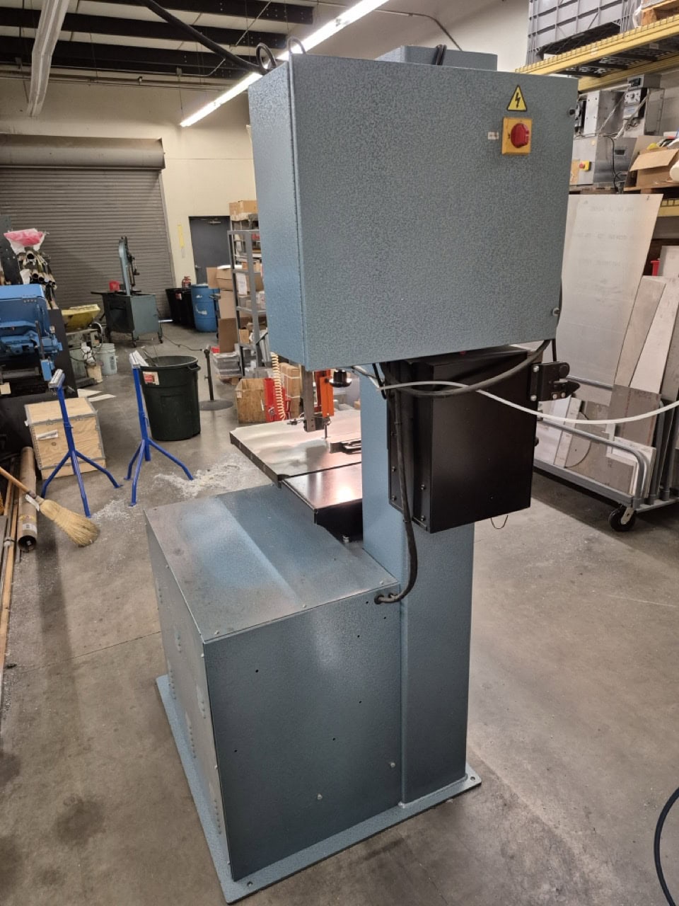 26” x 13” DOALL 2613-v3 VERTICAL BAND SAW-2016 - Image 5