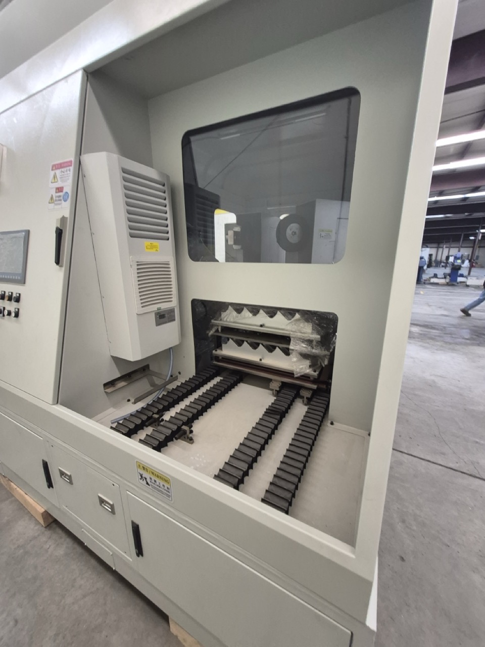 Kingstone Robotic Belt Grinder, 2022 - Dust Collector, FANUC Robot - Image 2