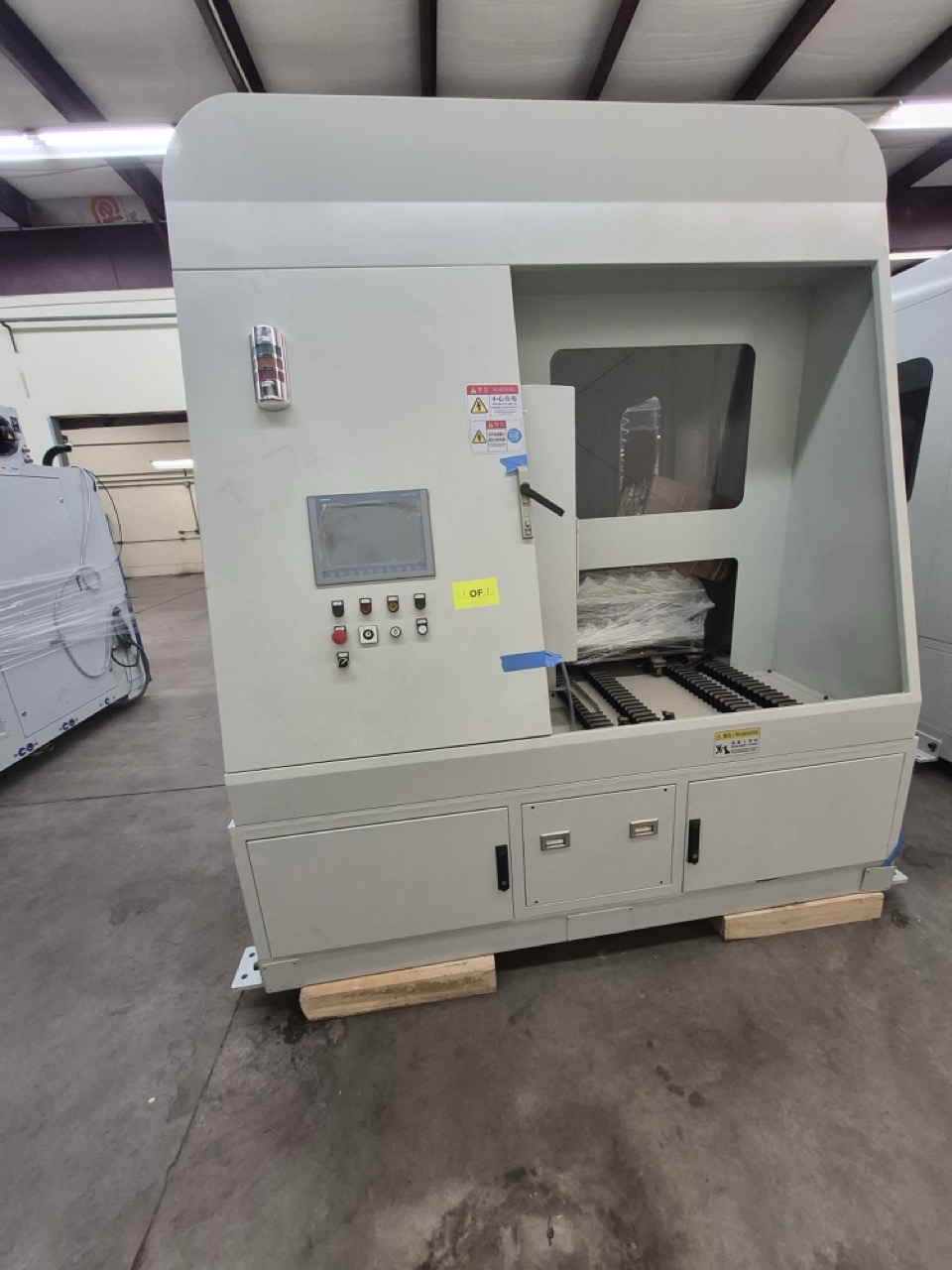 Kingstone Robotic Belt Grinder, 2022 - Dust Collector, FANUC Robot
