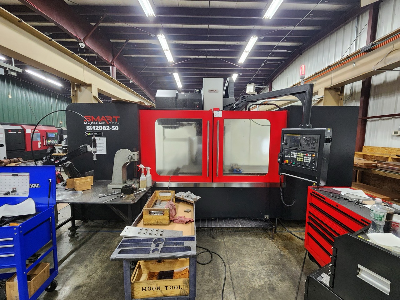 Smart SM2082-50 VMC, 2024 - 6K RPM Gear Driven Spindle, Box Ways, TSC, Chip Conveyor - Image 2
