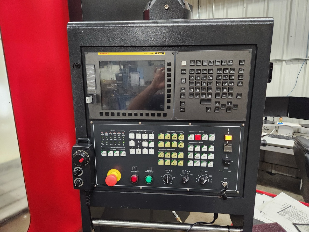 Smart SM2082-50 VMC, 2024 - 6K RPM Gear Driven Spindle, Box Ways, TSC, Chip Conveyor - Image 3