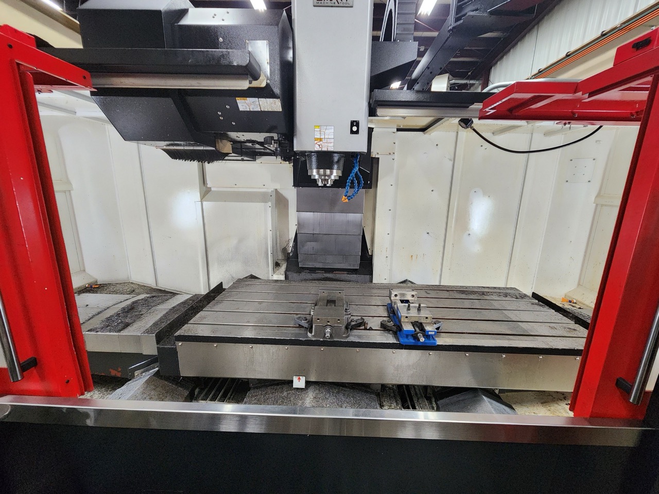 Smart SM2082-50 VMC, 2024 - 6K RPM Gear Driven Spindle, Box Ways, TSC, Chip Conveyor - Image 4