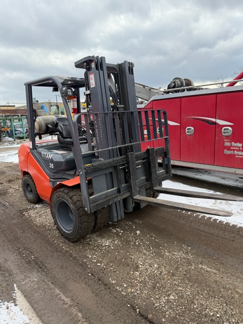 2022 Titan TG35S 7,700 LB LPG Pneumatic Forklift w/ Side Shift, 3-Stage Mast - Image 3