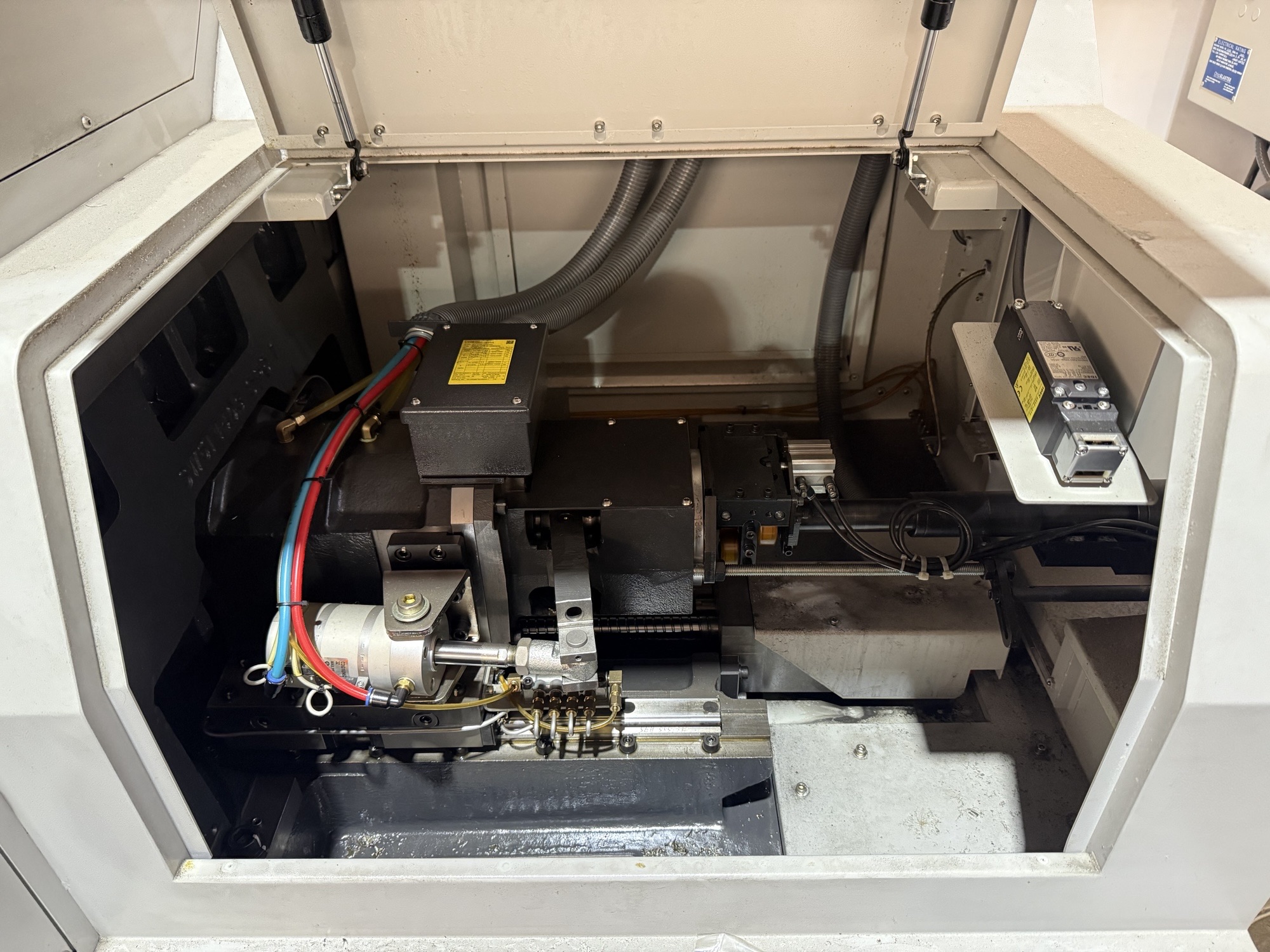 Hanwha XD26II CNC Swiss Lathe, 2016 - Bar Feeder, ChipBlaster Coolant System, Tooling, Low Hours - Image 3