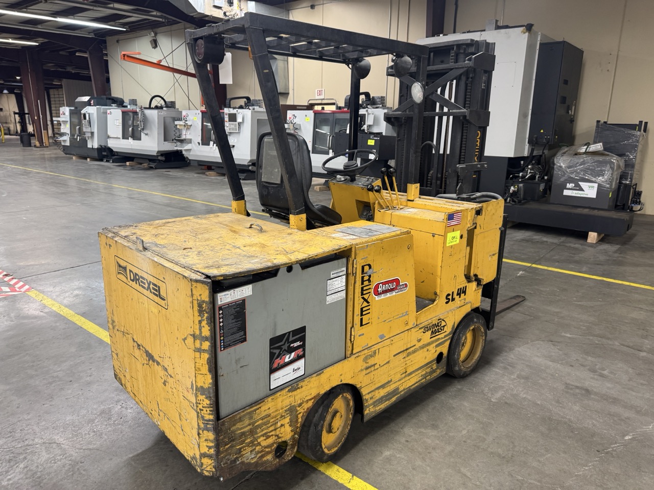 Drexel SL44/4 4,400 Lb Capacity Electric Forklift, Swing Reach Mast, Narrow Aisle - Image 3