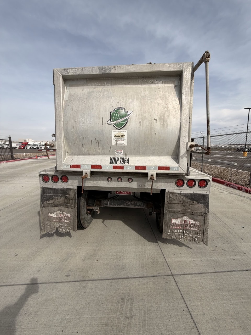 2024 Armor Lite 39' Aluminum End Dump Trailer – Frameless – Air Ride – High Lift Gate – Lightweight Spec - Image 3
