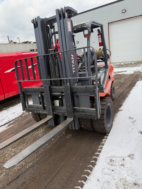 2022 Titan TG35S 7,700 LB LPG Pneumatic Forklift w/ Side Shift, 3-Stage Mast - Image 4