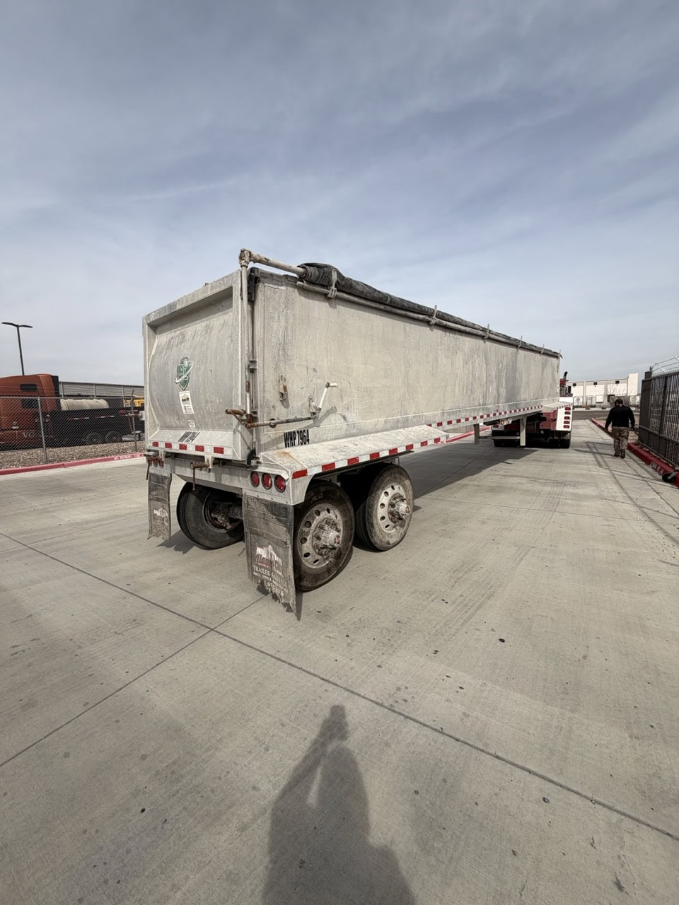 2024 Armor Lite 39' Aluminum End Dump Trailer – Frameless – Air Ride – High Lift Gate – Lightweight Spec - Image 4