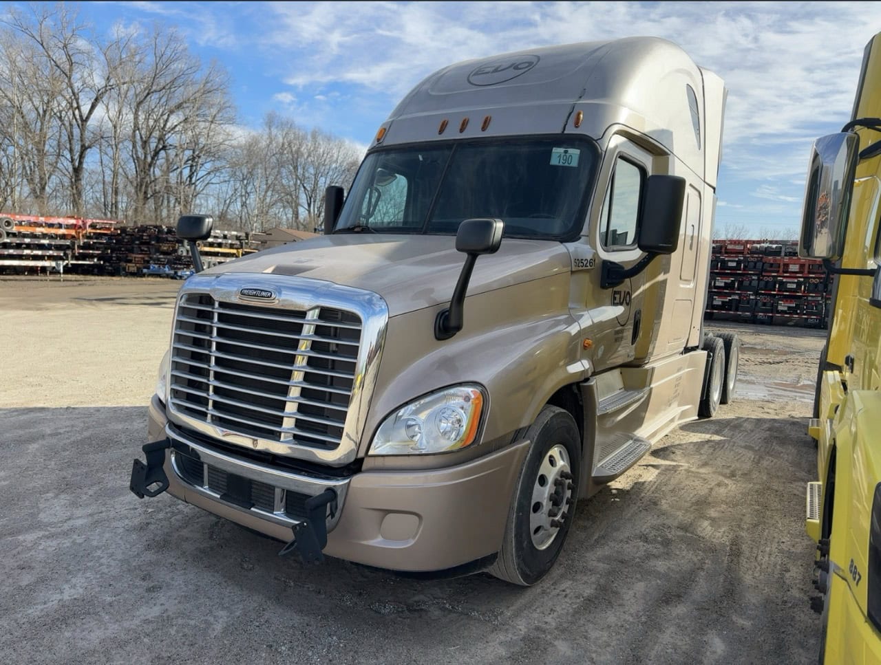 2015 Freightliner Cascadia Sleeper – Detroit DD15 455HP – Eaton 10 Speed – Tandem Axle Highway Tractor - Image 4