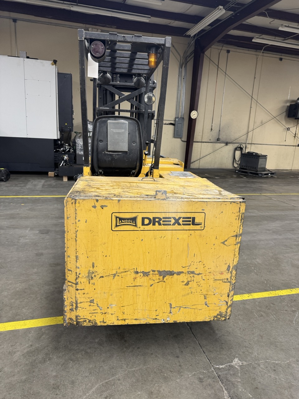 Drexel SL44/4 4,400 Lb Capacity Electric Forklift, Swing Reach Mast, Narrow Aisle - Image 5