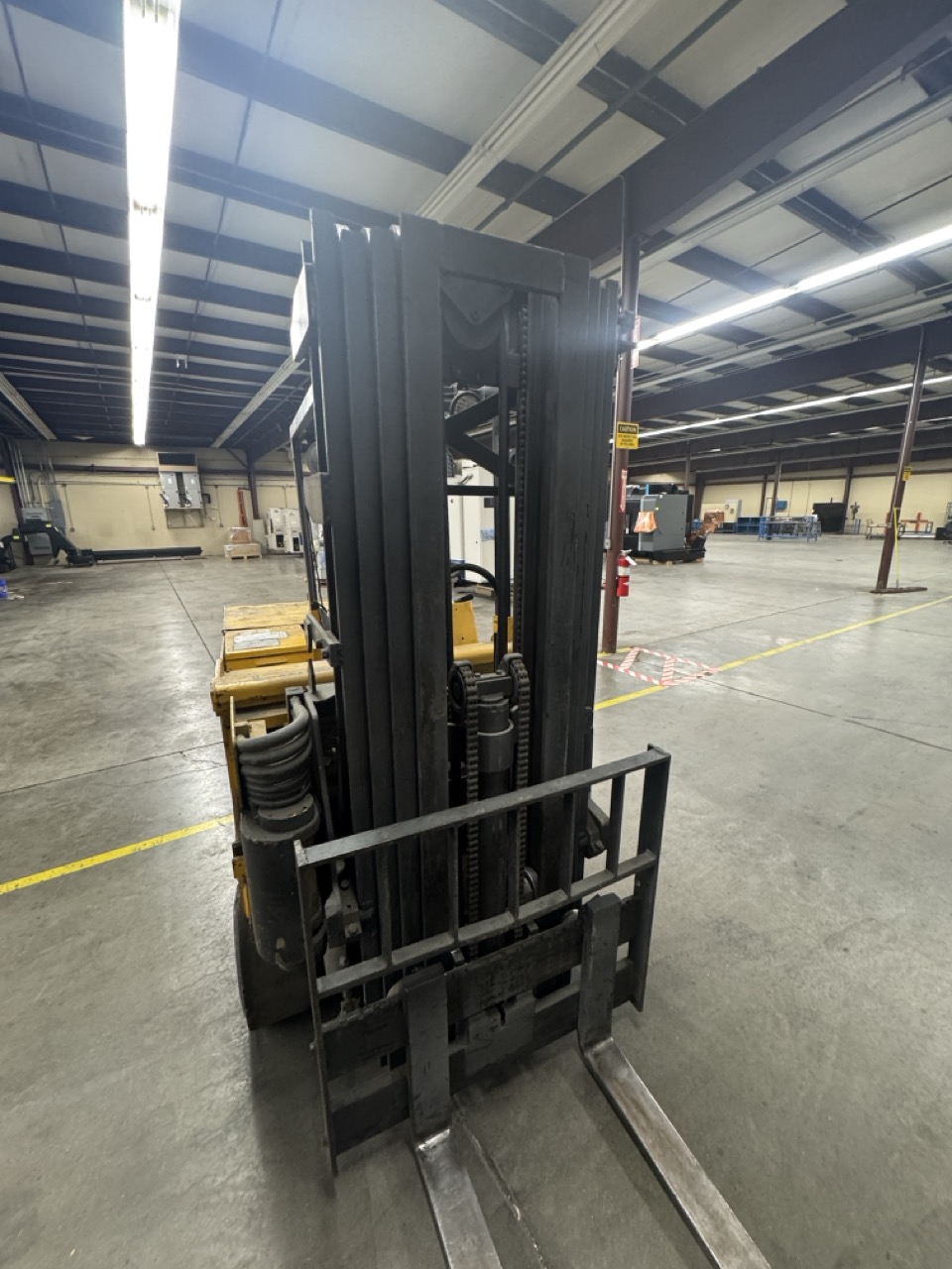 Drexel SL44/4 4,400 Lb Capacity Electric Forklift, Swing Reach Mast, Narrow Aisle - Image 7
