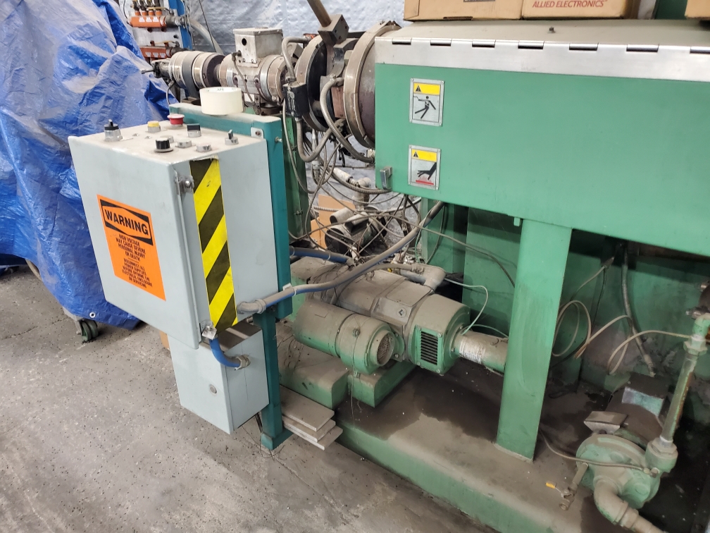 Welex 2.5 24:1 RHNV Extruder, 1992 - 2.5" Screw, Air-Cooled Barrel - Image 2