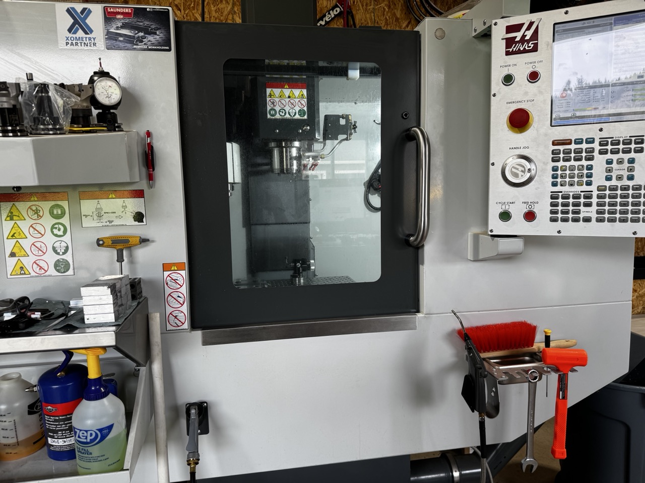Haas Mini Mill 2 VMC, 2022 - 10k Spindle, WIPS, Rigid Tap, High Flow Coolant, Chip Auger, Low Hours - Image 3