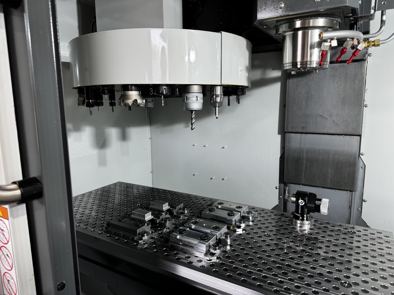 Haas Mini Mill 2 VMC, 2022 - 10k Spindle, WIPS, Rigid Tap, High Flow Coolant, Chip Auger, Low Hours - Image 5