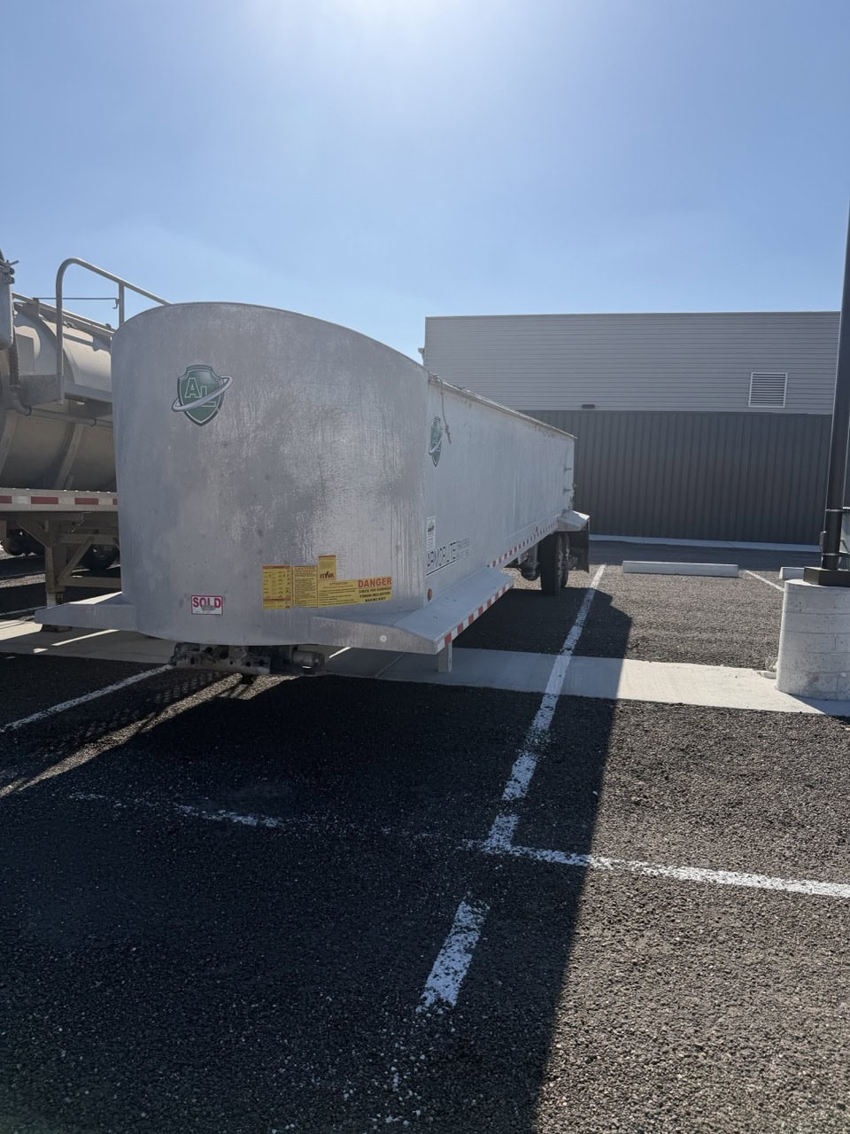 2024 Armor Lite 39' Aluminum End Dump Trailer – Frameless – Air Ride – High Lift Gate – Lightweight Spec - Image 9