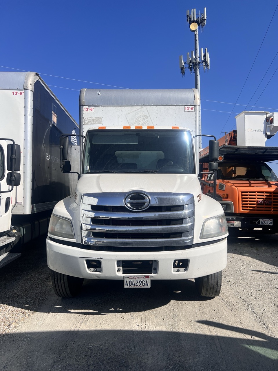 2020 Hino 268 Box Truck – 26' Dry Van, Cummins B6.7 Diesel, Allison Automatic, Air Brake, Liftgate
