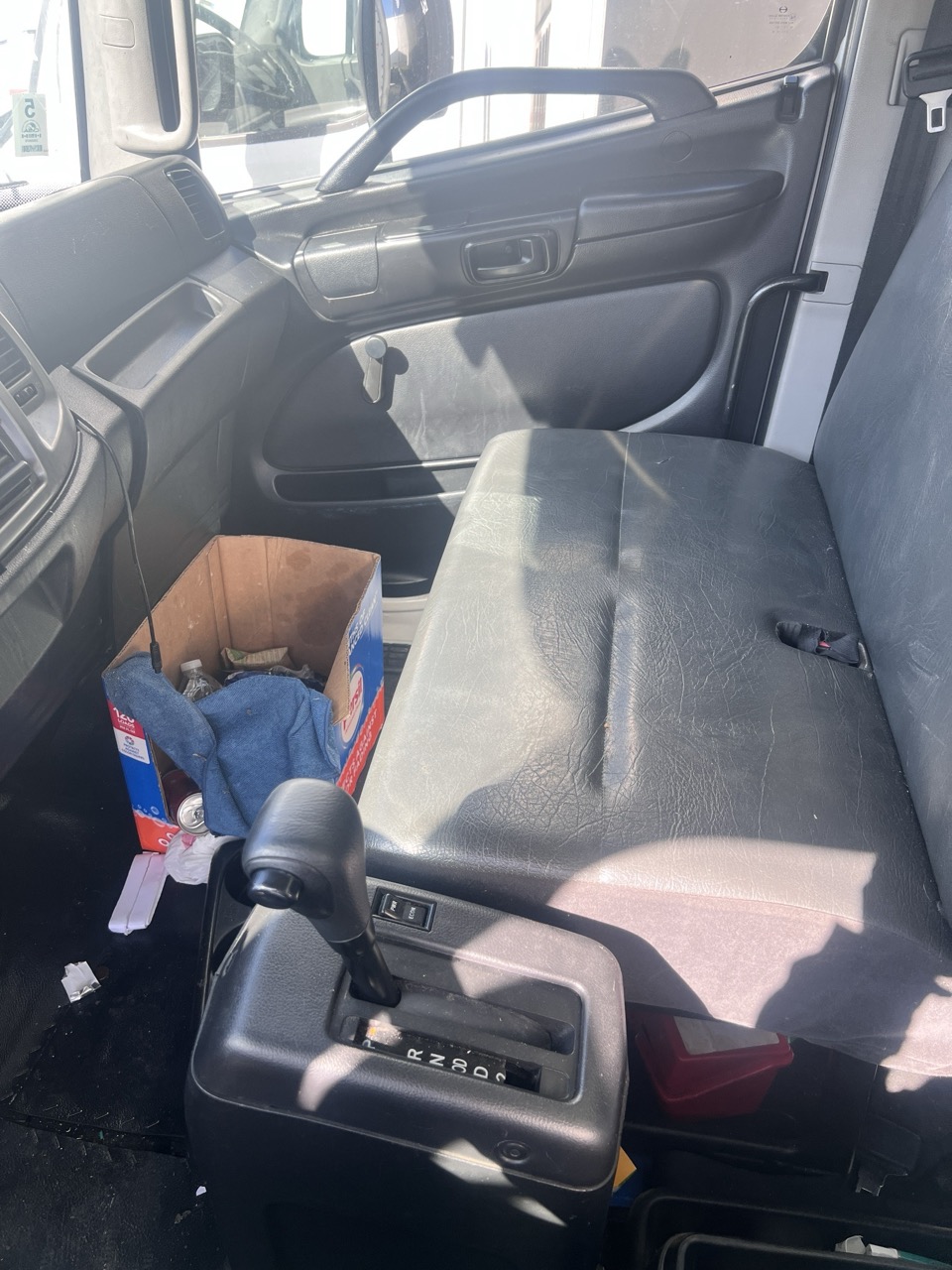 2020 Hino 268 Box Truck – 26' Dry Van, Cummins B6.7 Diesel, Allison Automatic, Air Brake, Liftgate - Image 6