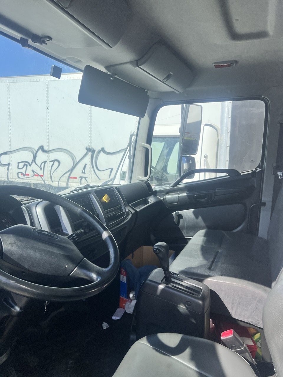 2020 Hino 268 Box Truck – 26' Dry Van, Cummins B6.7 Diesel, Allison Automatic, Air Brake, Liftgate - Image 8