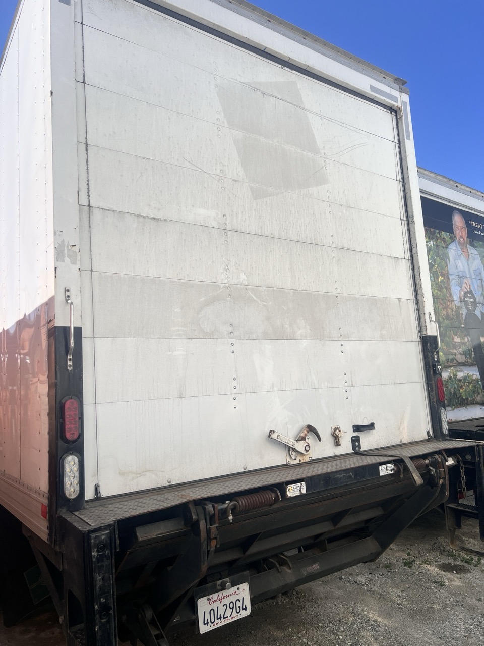 2020 Hino 268 Box Truck – 26' Dry Van, Cummins B6.7 Diesel, Allison Automatic, Air Brake, Liftgate - Image 15
