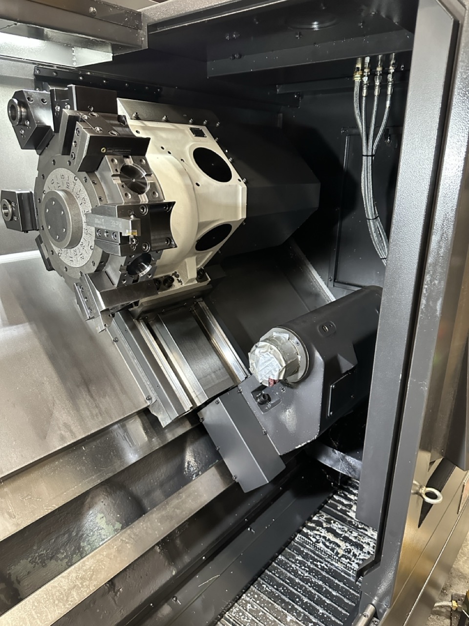 Smart NL3000BM CNC Lathe, 2023 - 12" Chuck, Live Tooling, Programmable Tailstock, Box Ways, Chip Conveyor - Image 26