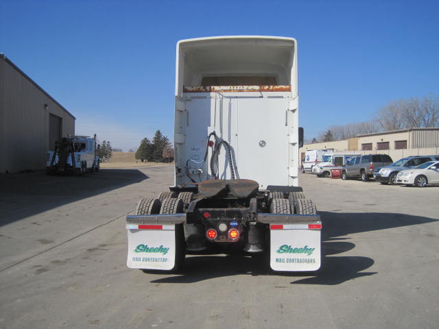 2015 Freightliner Cascadia Day Cab LNG - Cummins ISX12 G 400 HP, 10 Speed, Natural Gas Tractor - Image 11