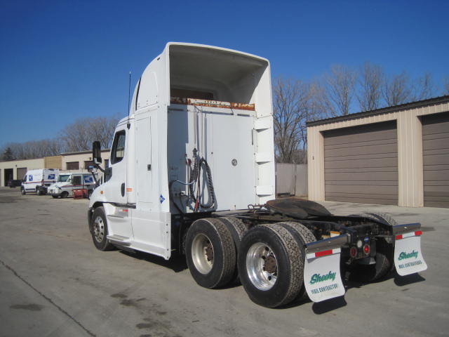 2015 Freightliner Cascadia Day Cab LNG - Cummins ISX12 G 400 HP, 10 Speed, Natural Gas Tractor - Image 12
