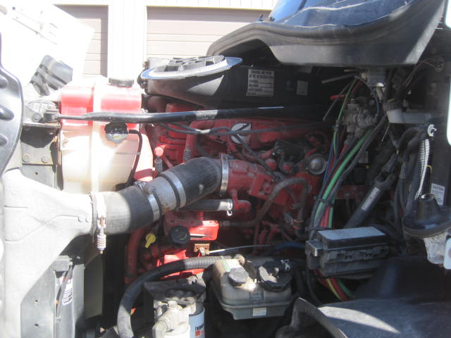 2015 Freightliner Cascadia Day Cab LNG - Cummins ISX12 G 400 HP, 10 Speed, Natural Gas Tractor - Image 15