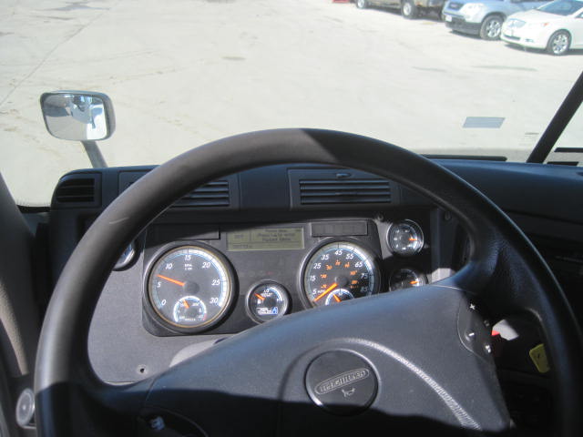 2015 Freightliner Cascadia Day Cab LNG - Cummins ISX12 G 400 HP, 10 Speed, Natural Gas Tractor - Image 29