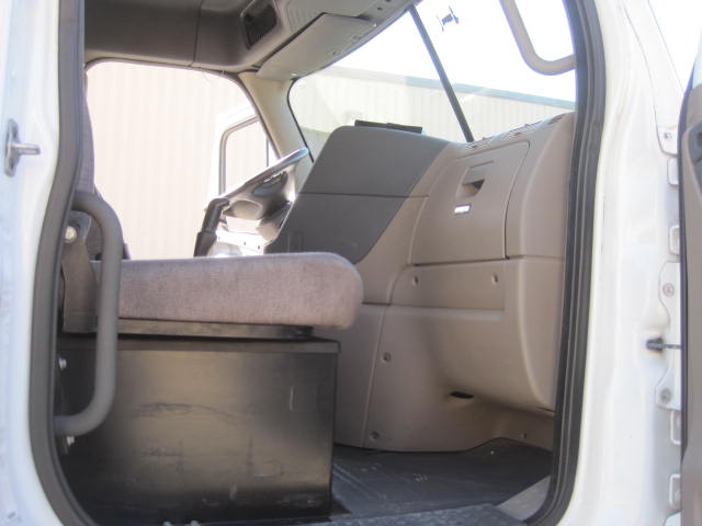2015 Freightliner Cascadia Day Cab LNG - Cummins ISX12 G 400 HP, 10 Speed, Natural Gas Tractor - Image 34