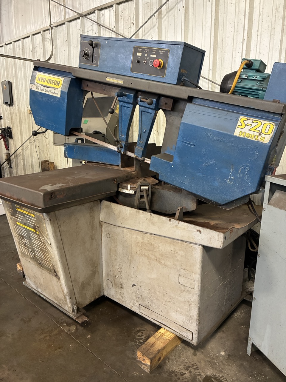 Hyd-Mech S-20 Series 2 Horizontal Band Saw and Ingersoll compressor - Image 12