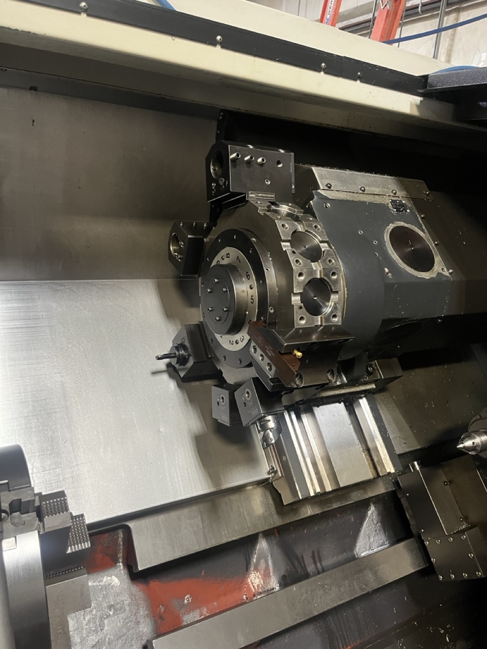 Samsung SL3000M CNC Lathe, 2016 - Live Tooling, Parts Catcher, Tailstock - Image 4